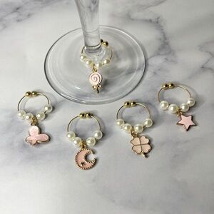 2/$15 ❤️❤️Pink & gold wine charms